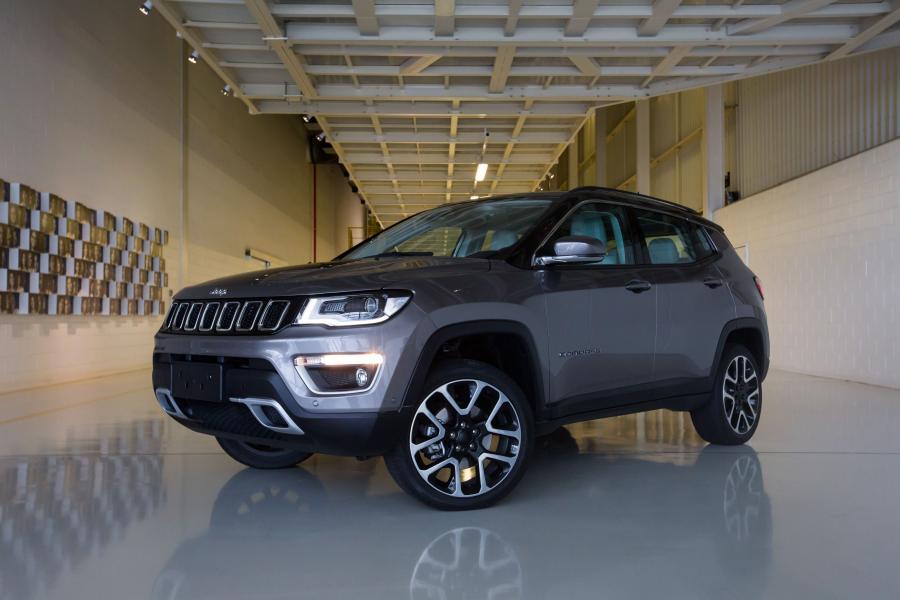  Jeep Compass Limited 4x4 2017 года  (LA) (фото 8 из 18)